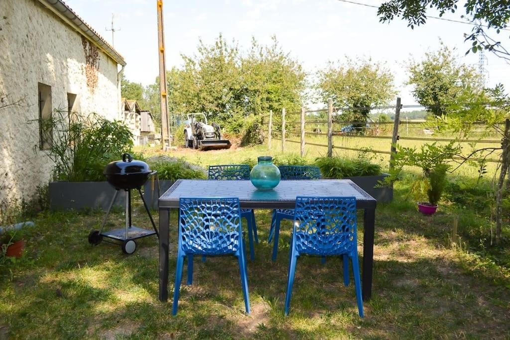 Gite A La Ferme Chaleureux Lägenhet Civrac-de-Blaye Exteriör bild